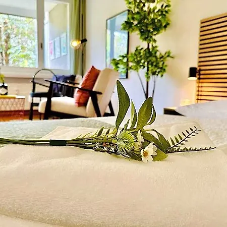 Neues Mit Terrasse U. Viel Privatsphaere
